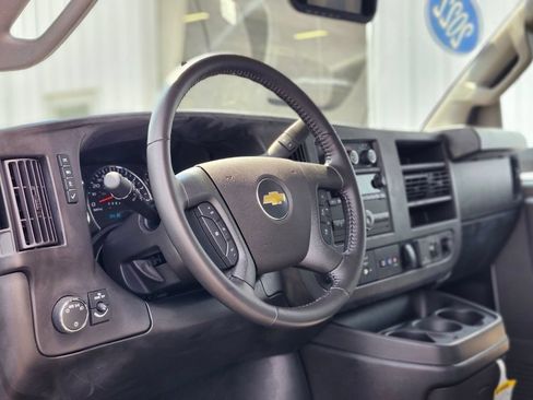 Used 2022 Chevrolet Express 3500 w/ Power Convenience Package RWD image 11
