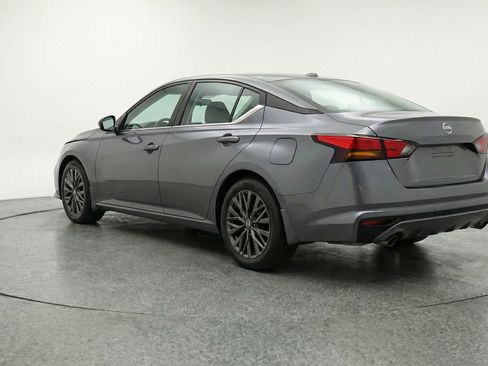 Used 2025 Nissan Altima 2.5 SV FWD image 5
