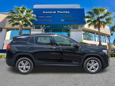 Used 2020 GMC Terrain SLE w/ Driver Convenience Package FWD image 4