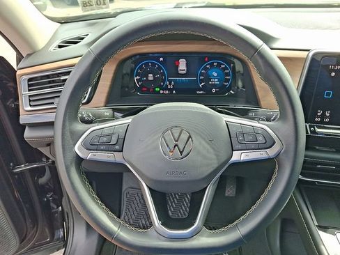 Used 2024 Volkswagen Atlas SE AWD/4WD image 19