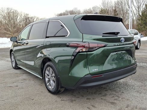 Used 2025 Toyota Sienna XLE image 23