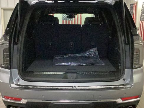 New 2026 Chevrolet Suburban Premier image 7