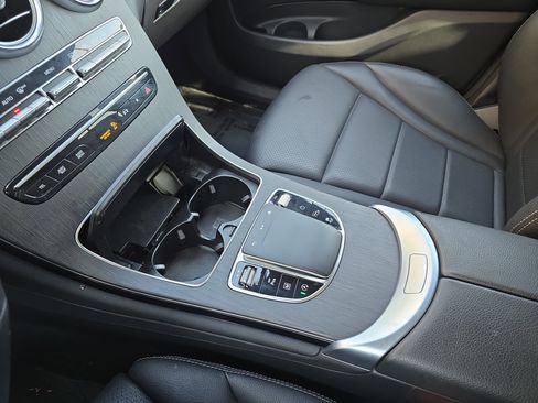 Used 2022 Mercedes-Benz GLC 300 4MATIC w/ Multimedia Package Lite image 25