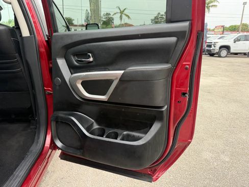 Used 2018 Nissan Titan PRO-4X w/ Pro-4x Convenience Package AWD/4WD image 18