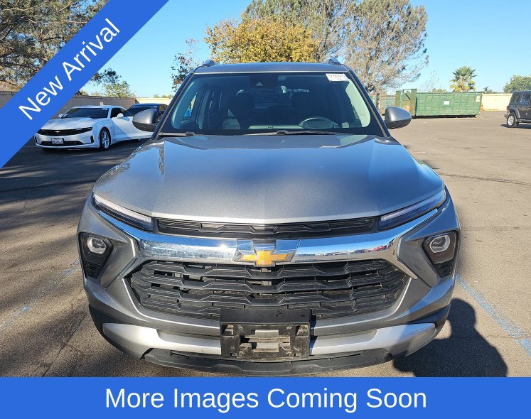 Used 2024 Chevrolet TrailBlazer LT w/ Convenience Package AWD/4WD image 2