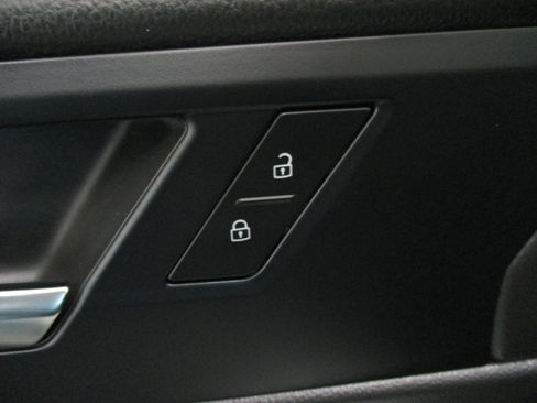 Used 2021 Volkswagen Jetta SE image 16