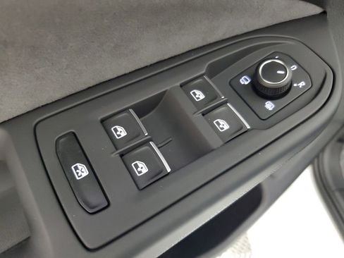 Used 2026 Volkswagen Golf w/ Euro Style Package AWD/4WD image 17