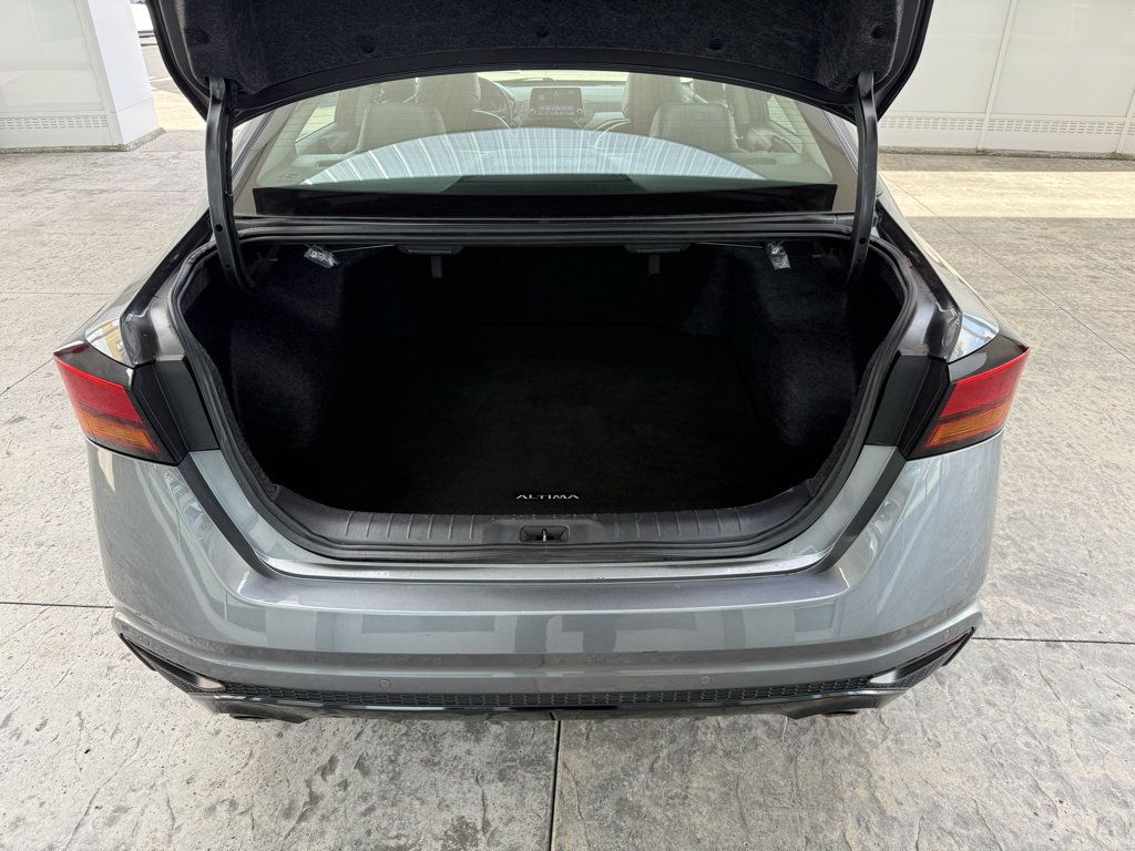 Used 2024 Nissan Altima 2.5 SR FWD image 8