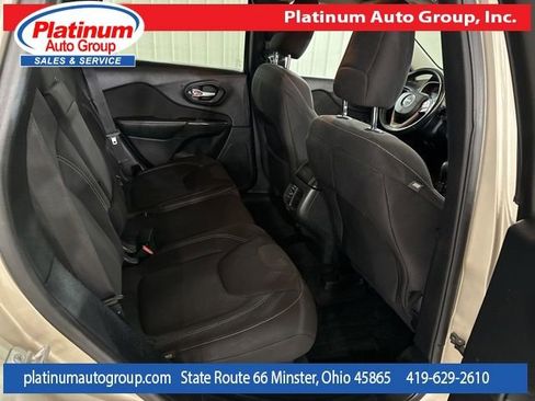 Used 2015 Jeep Cherokee Latitude w/ Comfort/Convenience Group image 32