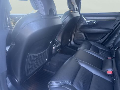 Used 2020 Volvo V90 T6 Cross Country image 11