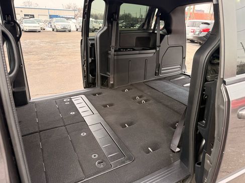 Used 2015 Dodge Grand Caravan SXT image 6