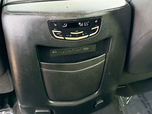 Used 2019 Cadillac Escalade Premium Luxury image 21