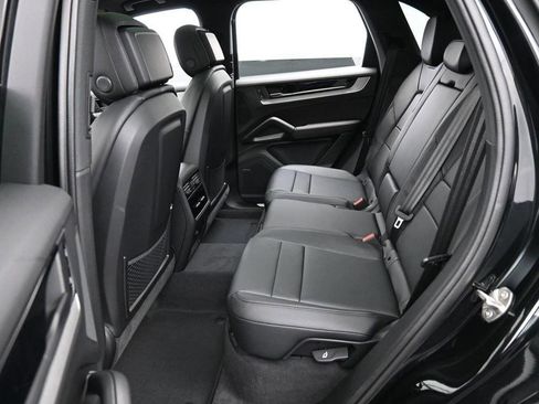 New 2026 Porsche Cayenne Base image 24