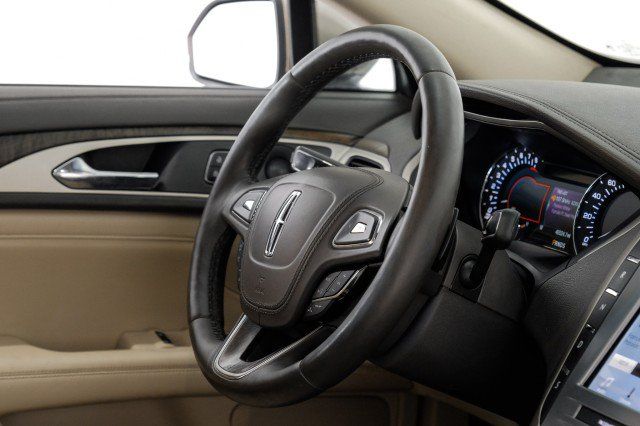 Used 2019 Lincoln MKZ Reserve FWD image 11