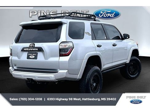 Used 2020 Toyota 4Runner TRD Off-Road AWD/4WD image 11