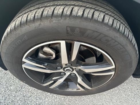 Used 2025 Volvo XC40 B5 Core AWD/4WD image 13