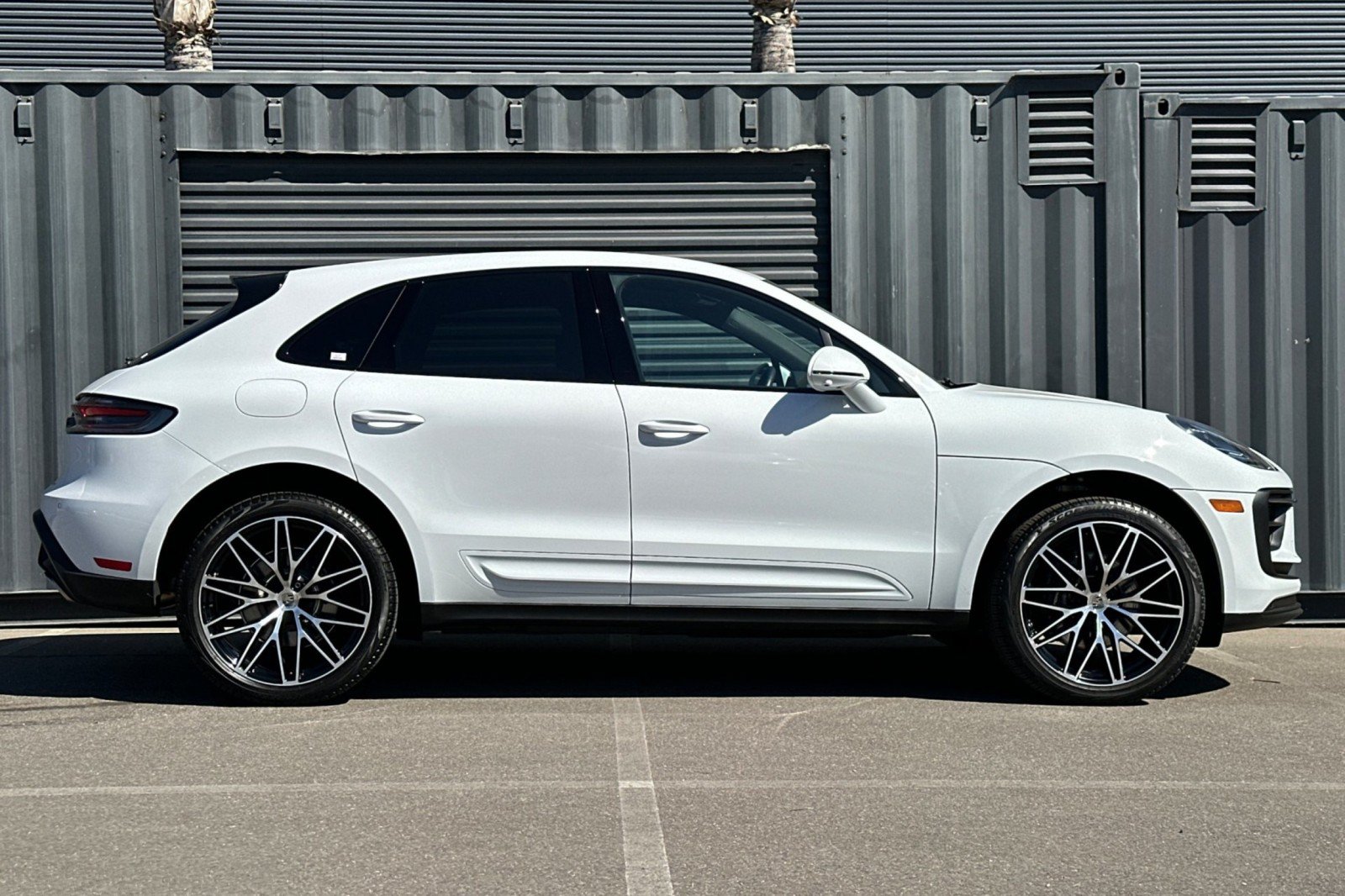 Used 2026 Porsche Macan AWD/4WD image 9