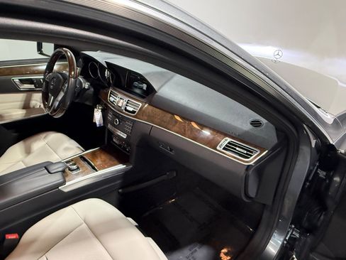 Used 2016 Mercedes-Benz E 350 4MATIC Sedan image 32