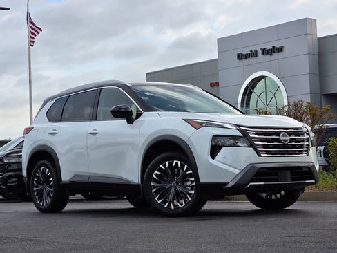 Used 2025 Nissan Rogue SL w/ Tech Package image 41