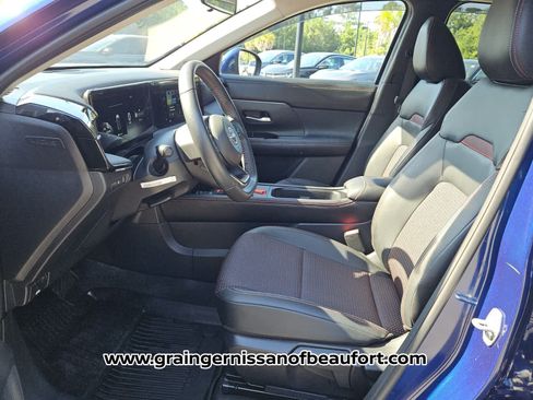 Used 2025 Nissan Kicks SR FWD image 3