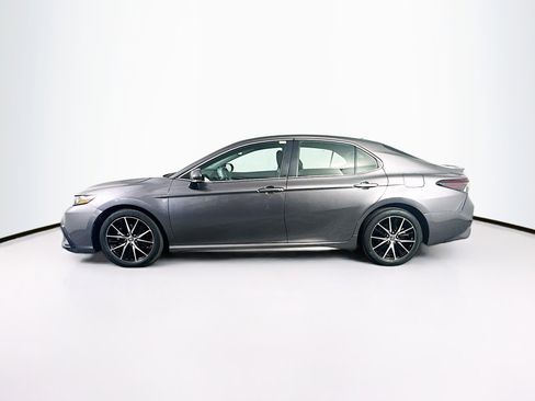 Used 2023 Toyota Camry SE image 4