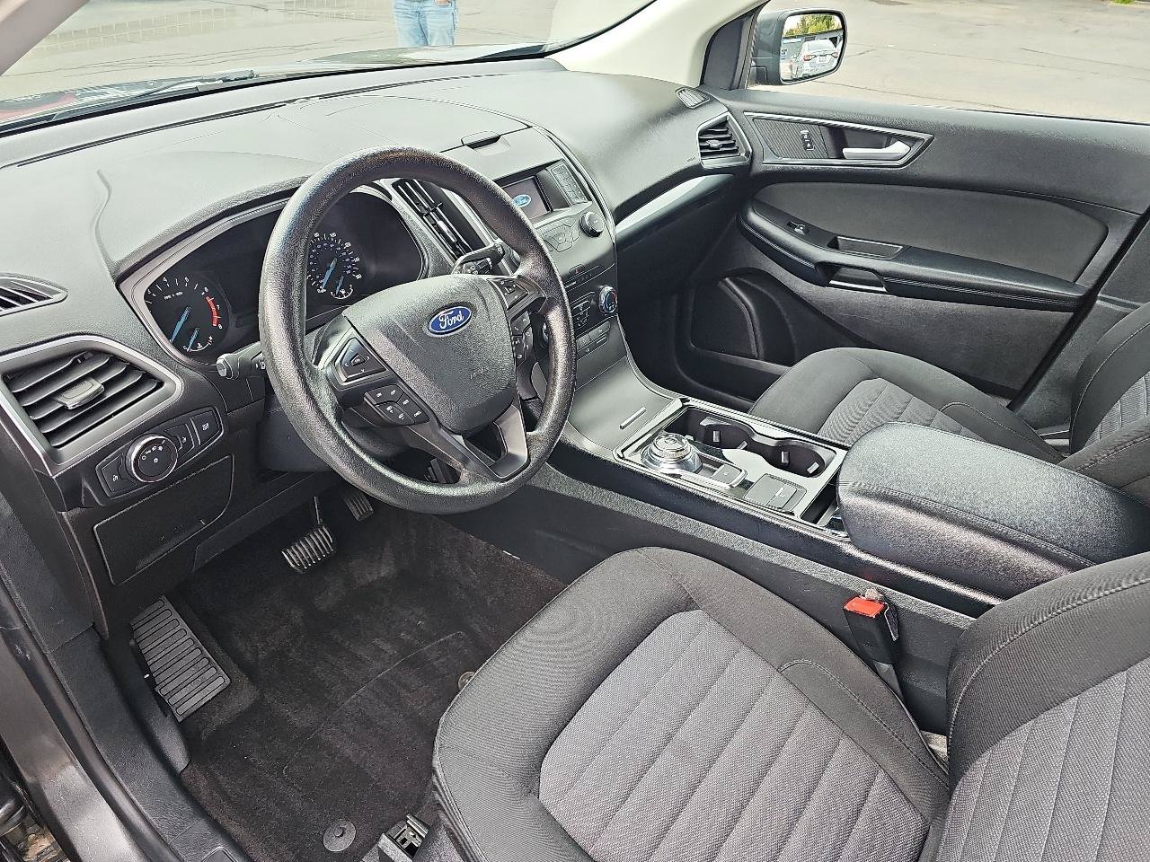 Used 2019 Ford Edge SE FWD image 9