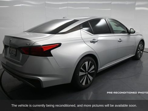 Used 2022 Nissan Altima 2.5 SV image 2