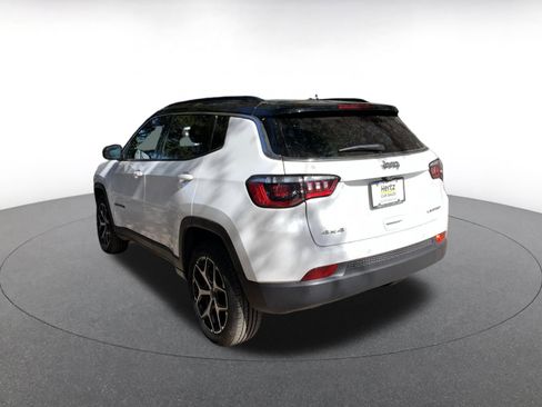 Used 2025 Jeep Compass Limited image 5