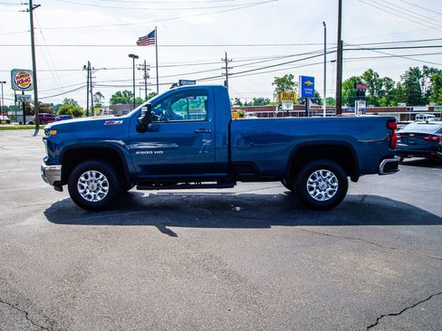 Used 2024 Chevrolet Silverado 2500 LT w/ Convenience Package AWD/4WD image 4
