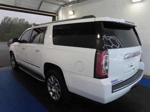 Used 2020 GMC Yukon XL Denali RWD image 10