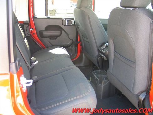 Used 2025 Jeep Wrangler Unlimited Sport AWD/4WD image 32