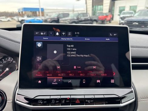 Used 2025 Jeep Compass Limited image 18