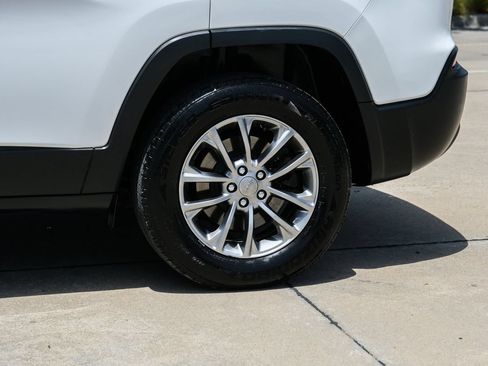Used 2019 Jeep Cherokee Latitude Plus w/ Comfort/Convenience Group AWD/4WD image 14