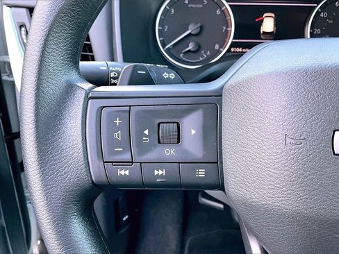 Used 2025 Nissan Rogue S image 16