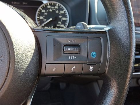 Used 2022 Nissan Rogue SV image 22