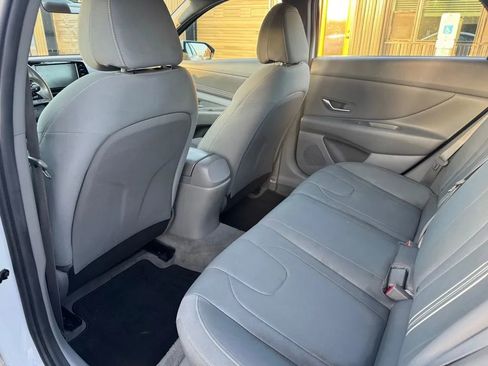 Used 2021 Hyundai Elantra SEL w/ Convenience Package image 6