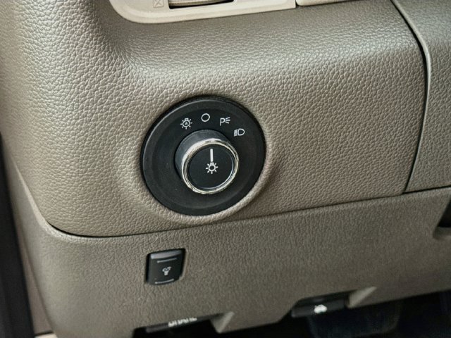 Used 2017 Lincoln Navigator L Select RWD image 10