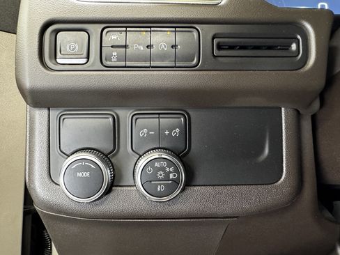 Used 2023 GMC Yukon SLT image 16