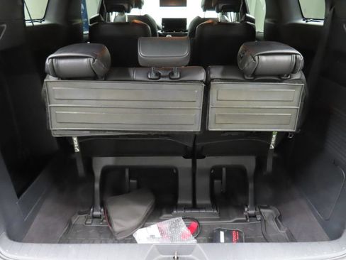 Used 2025 Toyota Sienna Platinum AWD/4WD image 44