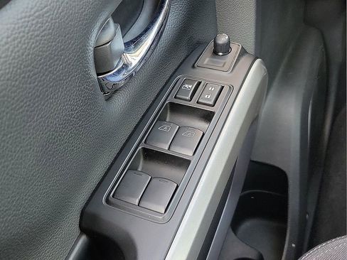 Used 2024 Nissan Titan SV w/ SV Convenience Package image 13