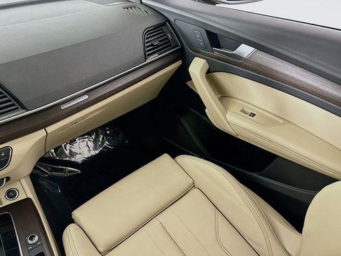 Used 2024 Audi Q5 e Premium Plus w/ Premium Plus Package image 24