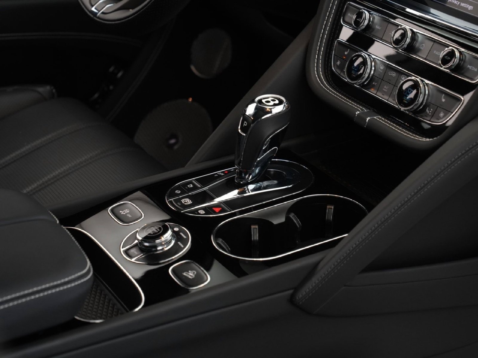 Used 2024 Bentley Bentayga AWD/4WD image 36
