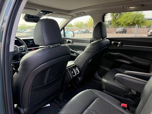 Used 2025 Kia Sorento EX w/ EX Panoramic Sunroof Package AWD/4WD image 11