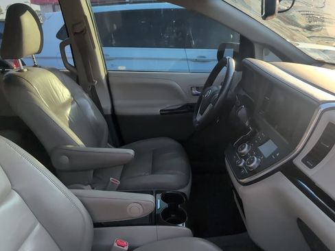 Used 2017 Toyota Sienna XLE w/ XLE Navigation Package FWD image 2