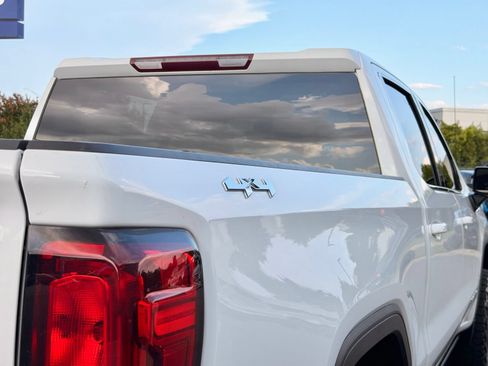 Used 2021 GMC Sierra 1500 SLE AWD/4WD image 12