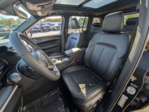 New 2025 Jeep Grand Cherokee Limited image 13