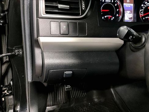 Used 2015 Toyota Camry XSE image 30