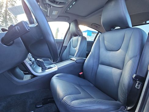 Used 2017 Volvo S60 T5 Inscription image 13