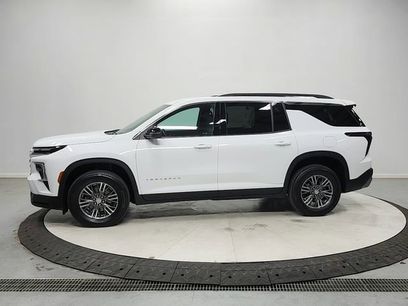 Used 2025 Chevrolet Traverse LT