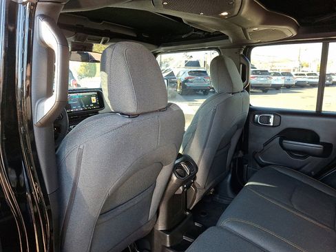 Used 2024 Jeep Wrangler Unlimited image 21